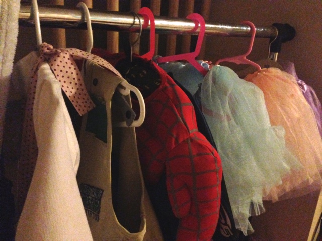 organizing declutering kids playroom