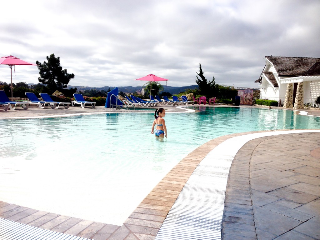 Kids Madonna Inn_ infinty pool_